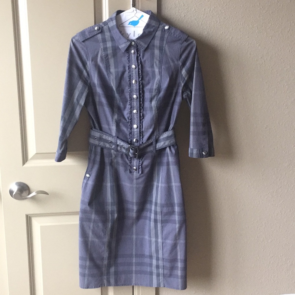 Burberry women dress. Shirt style.
